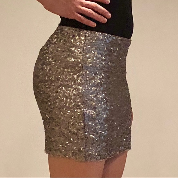 Bailey 44 Silver Sequin Sparkly XS Mini Skirt ✨ - Picture 3 of 4